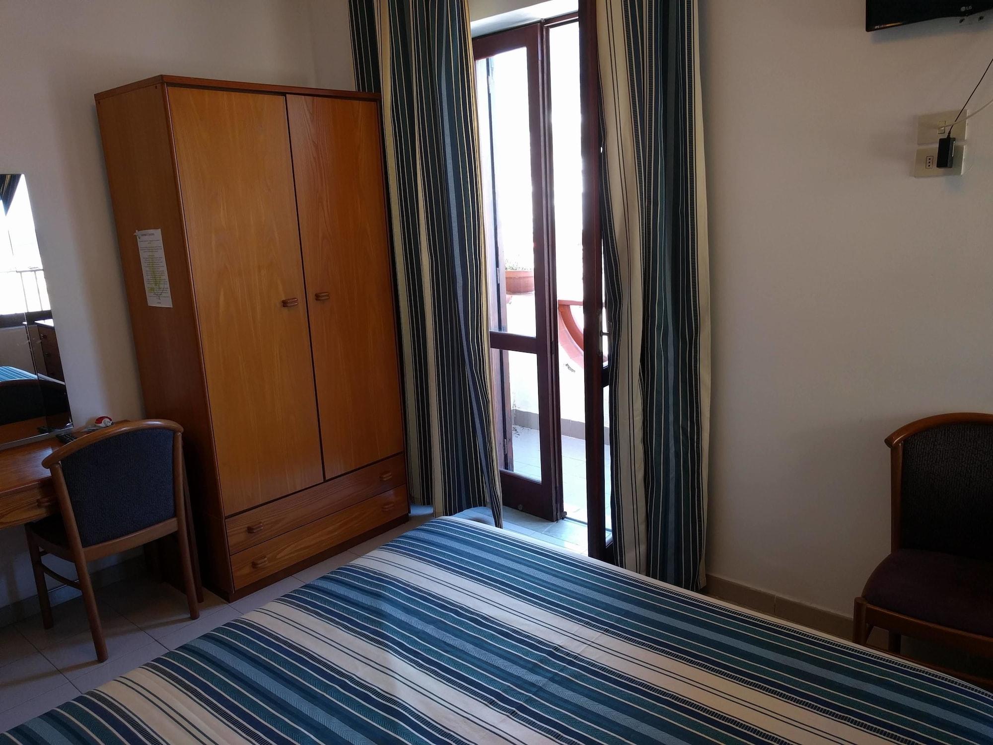 Hotel Conte - S. Angelo Bay Serrara Fontana ภายนอก รูปภาพ